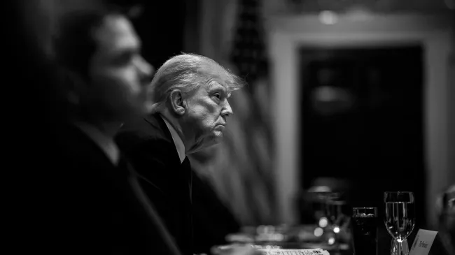 Trump sits at a cabinet meeting